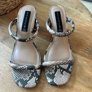 STEVE MADDEN HEELED SANDAL • SZ 6.5